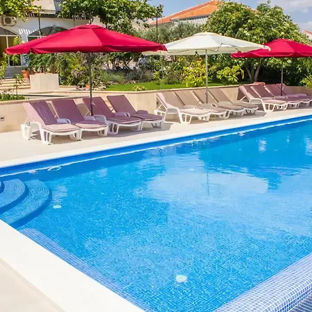 Mit Grossem Balkon * 트로기르