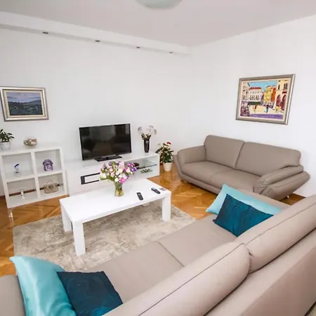 아파트 Mit Grossem Balkon