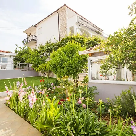 Mit Grossem Balkon تروغير